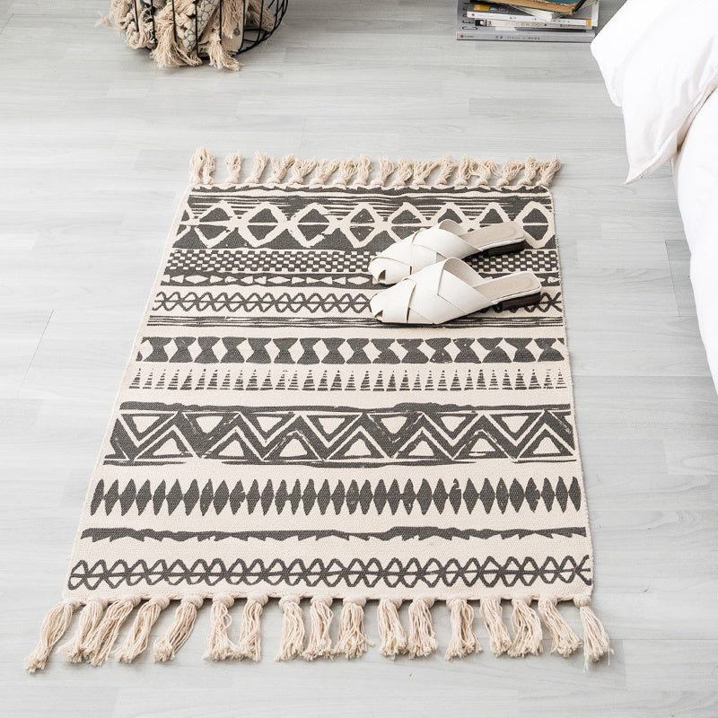 Cotton and linen tufted handmade tassel rug