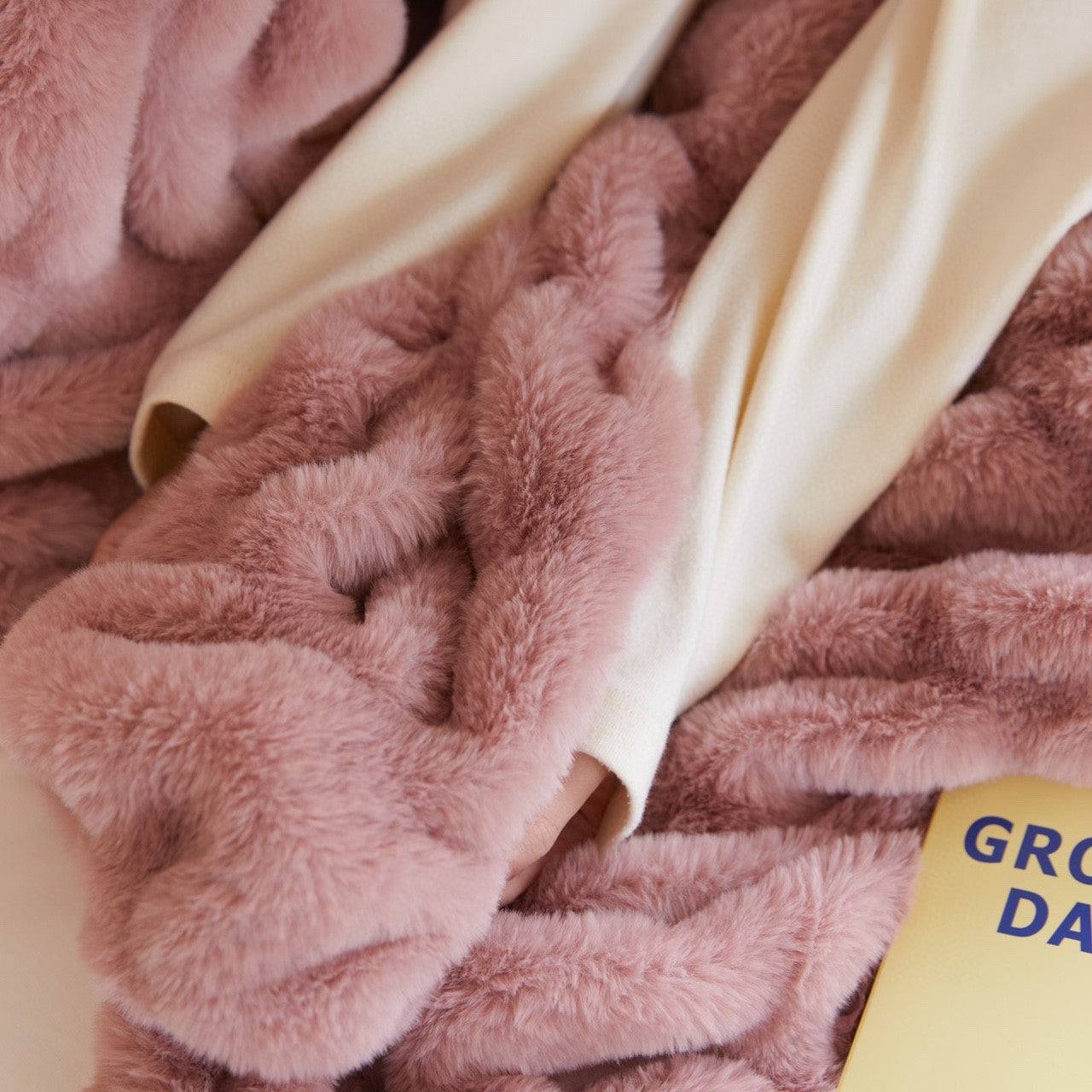 High-grade Faux Fur Fleece Blanket Comfortable Skin-friendly Bubble Rabbit